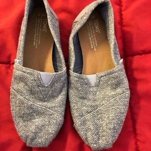 TOMS. Size 7.5 Women